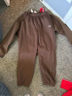 Women’s small alo yoga joggers new without tags